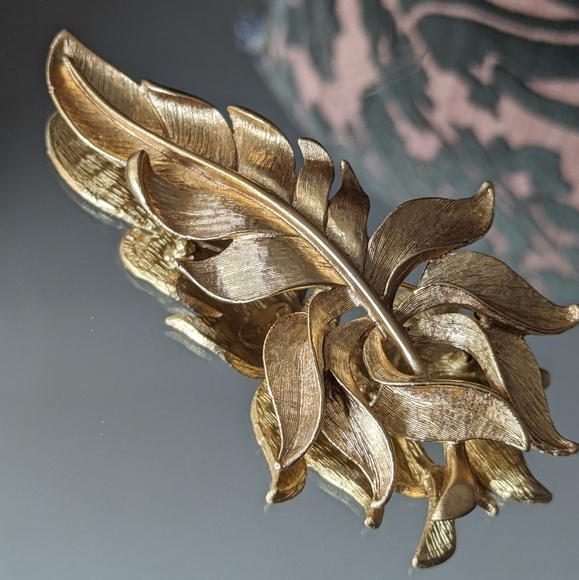 XL💯OSCAR DE LA RENTA INTRICATE GOLDTONE BROOCH - Picture 10 of 10